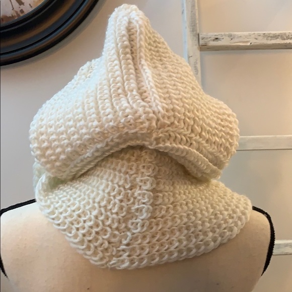 Ivory Hooded Scarf - Picture 4 of 8